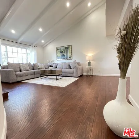 $1,100,000 | 11158 Newcastle Avenue, Granada Hills, CA 91344