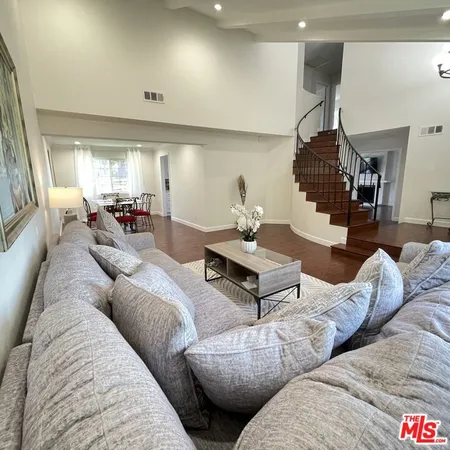 $1,100,000 | 11158 Newcastle Avenue, Granada Hills, CA 91344