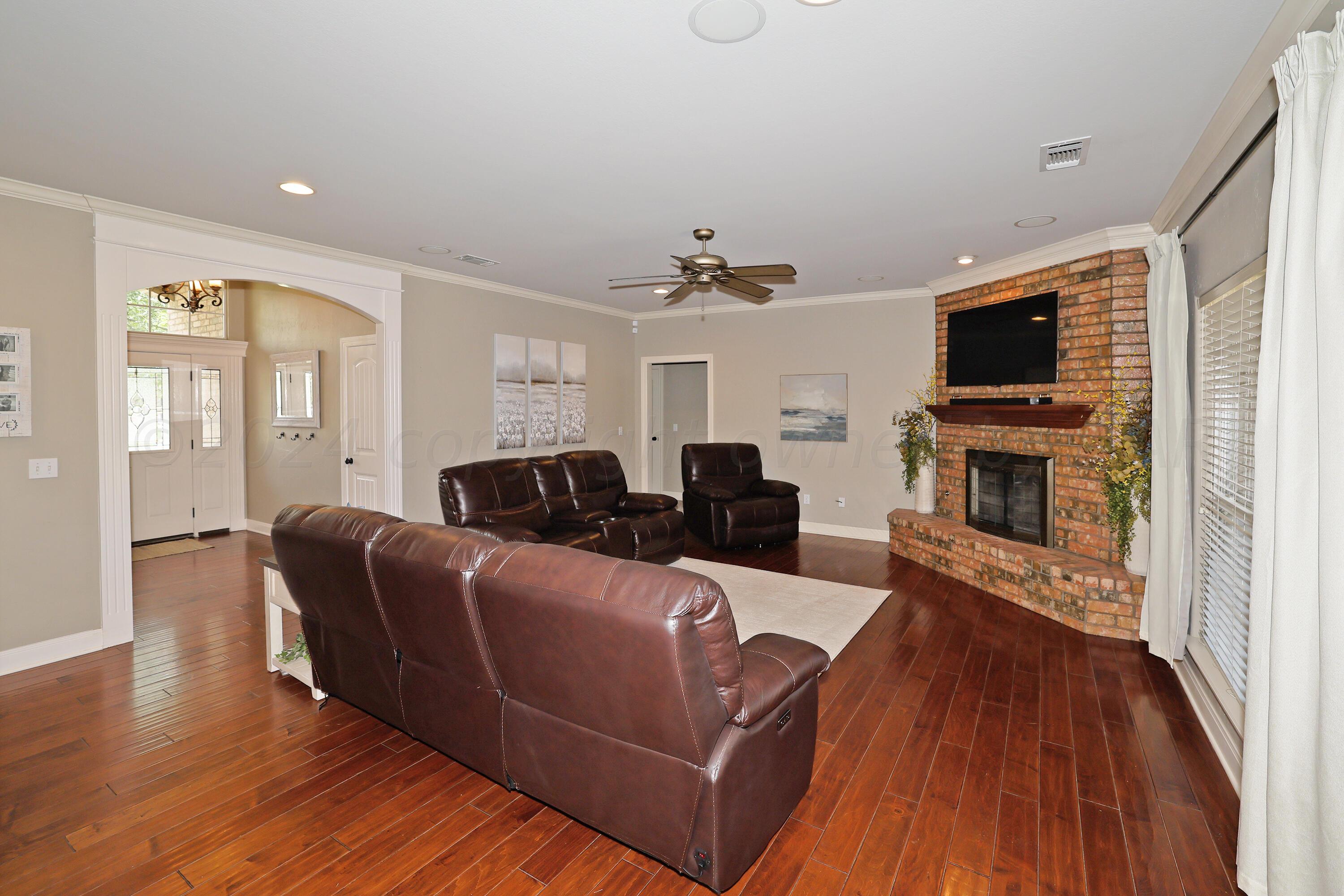 8614 Dallington Drive Amarillo, TX 79119 - Photo 3 of 32 Living Area3