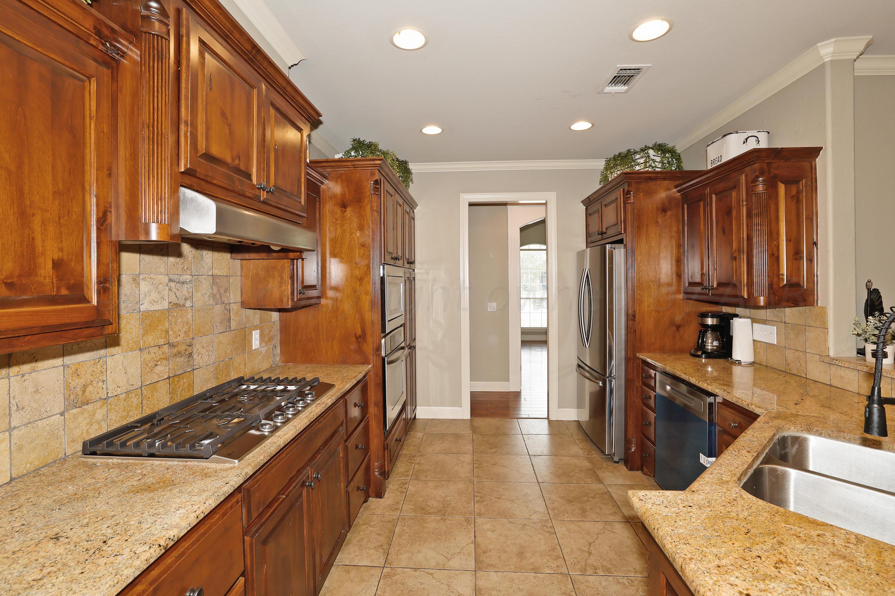 8614 Dallington Drive Amarillo, TX 79119 - Photo 5 of 32 Kitchen2