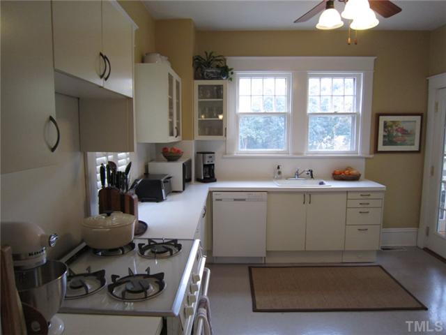 1704 Dare Street Raleigh, NC 27608 - Photo 9 of 25