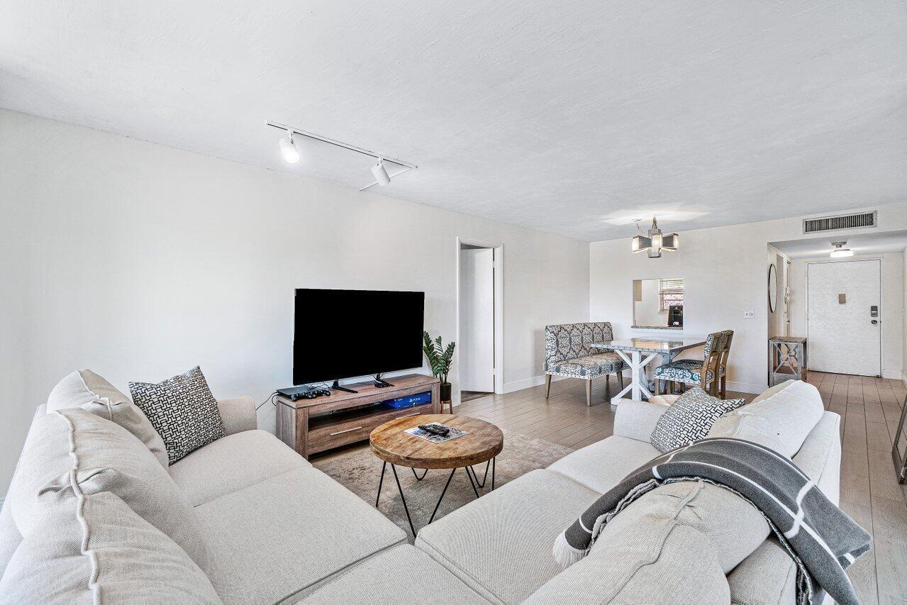 6000 Northwest 2nd Avenue, Unit 338 Boca Raton, FL 33487 - Photo 4 of 22 014-6000Northwest2ndAvenue-BocaRaton-FL-