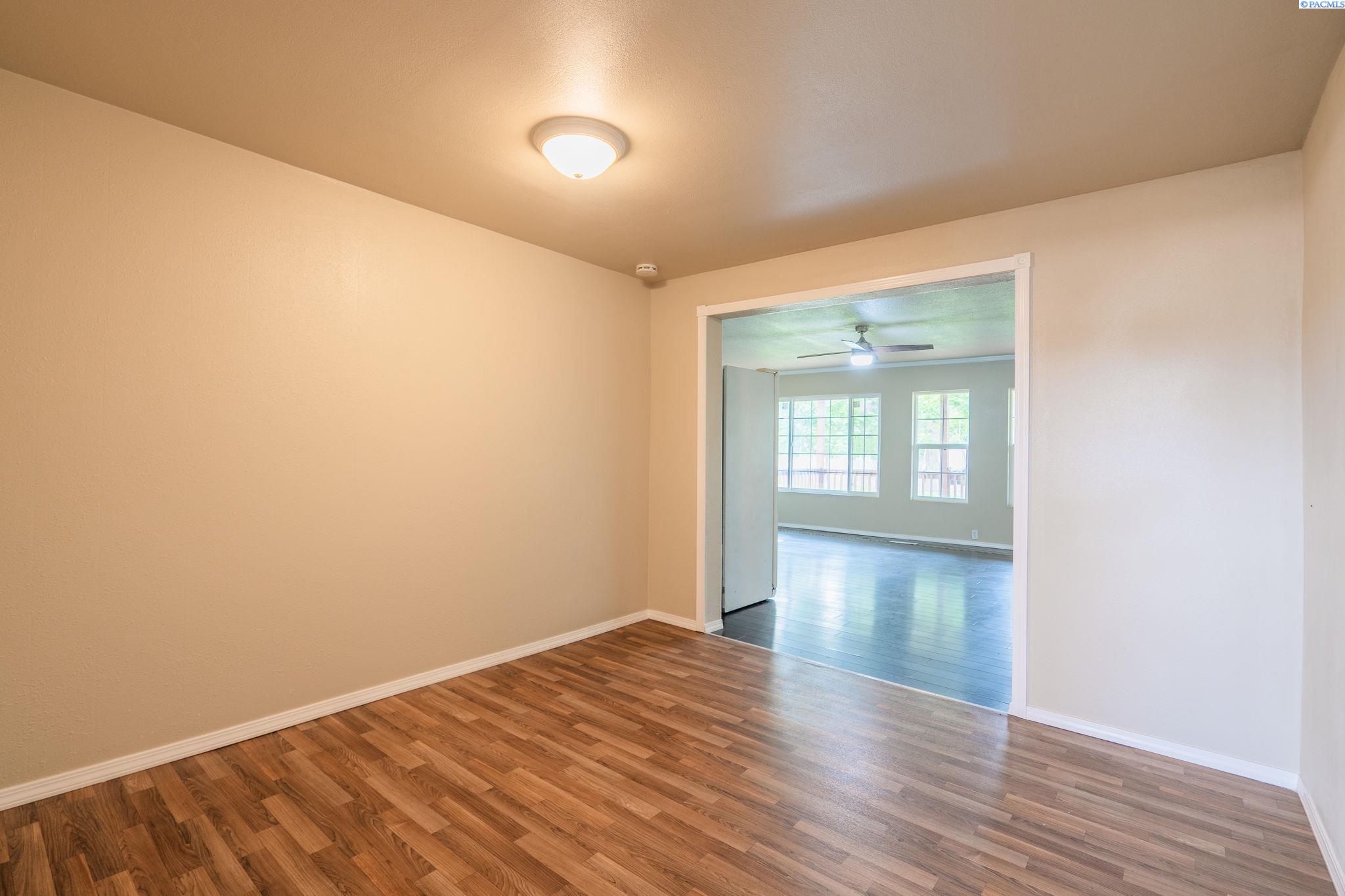 581 Grandview Pavement Road Grandview, WA 98930 - Photo 11 of 31 Gallery Image 11