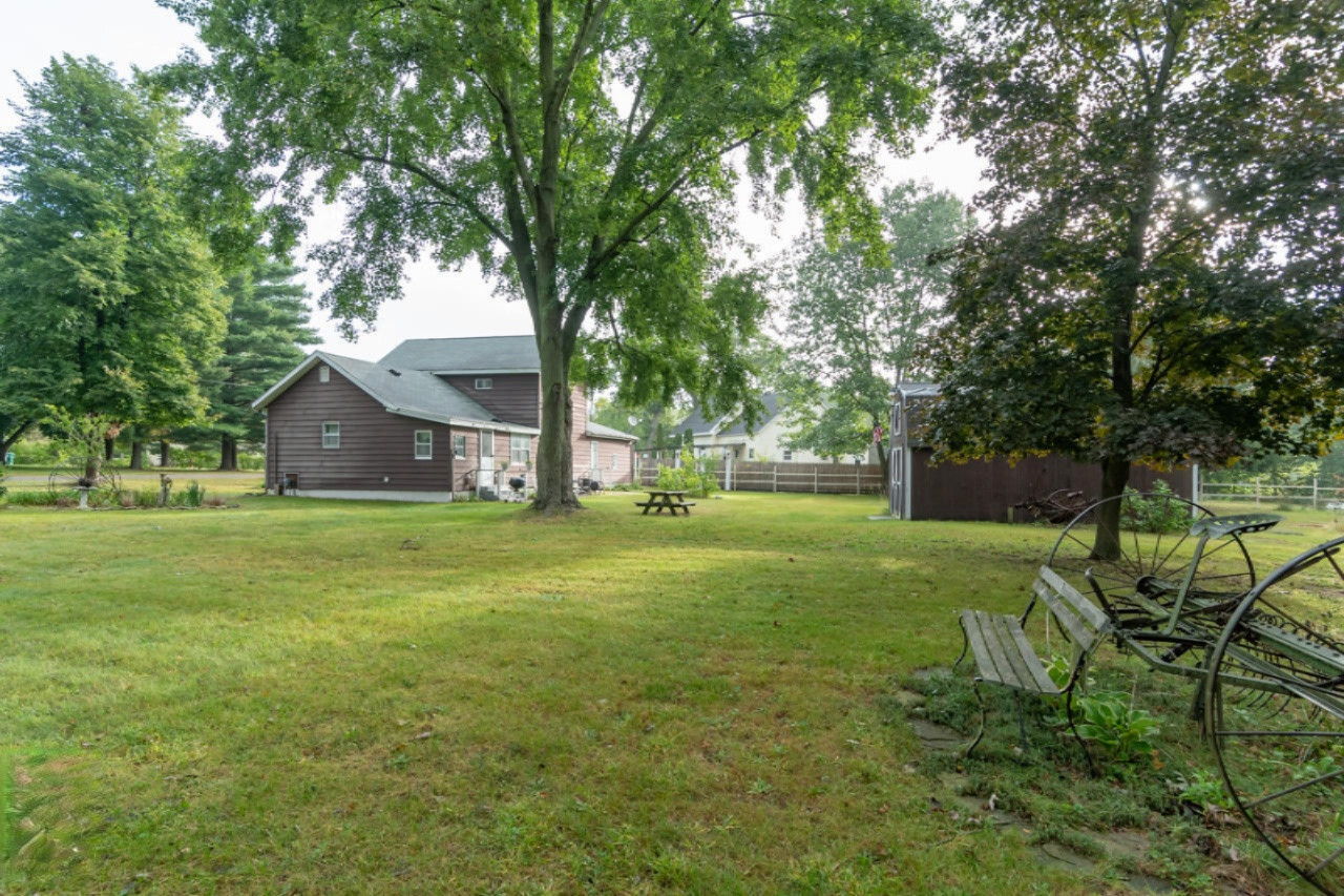 118 East Champion Street Decatur, MI 49045 - Photo 5 of 21 118 E Champion-17
