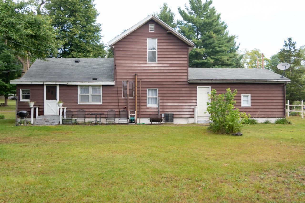 118 East Champion Street Decatur, MI 49045 - Photo 7 of 21 118 E Champion-19