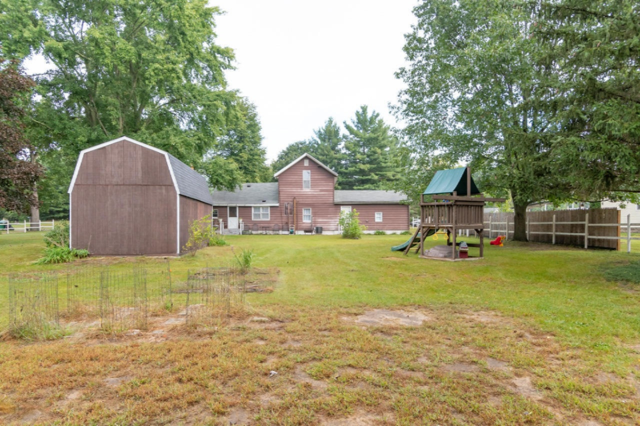 118 East Champion Street Decatur, MI 49045 - Photo 9 of 21 118 E Champion-18