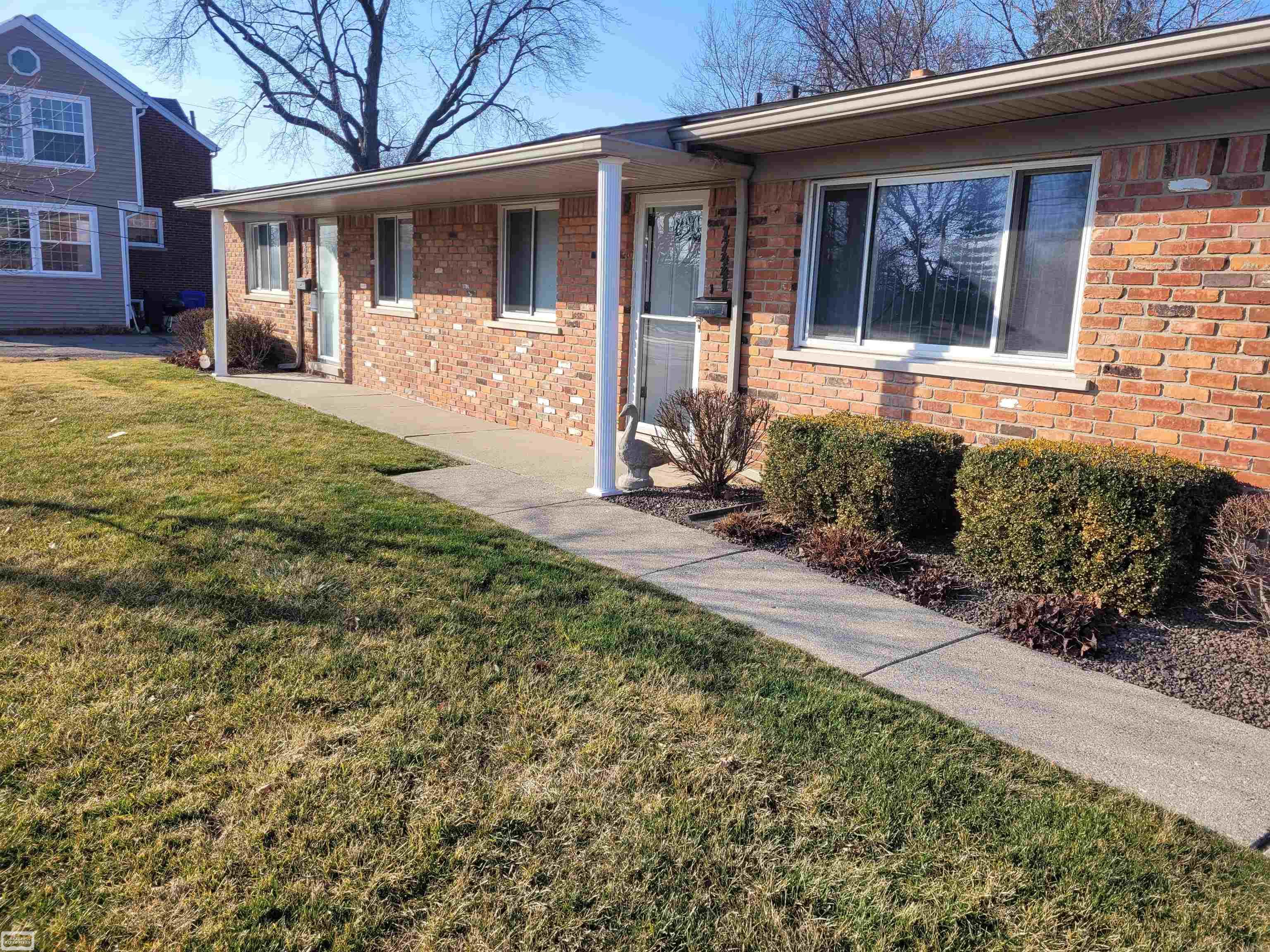 17431 East 14 Mile Road Fraser, MI 48026 - Photo 1 of 16 50134208-21787e27-7911-4d9e-9005-b5f89ebf24e8.JPG