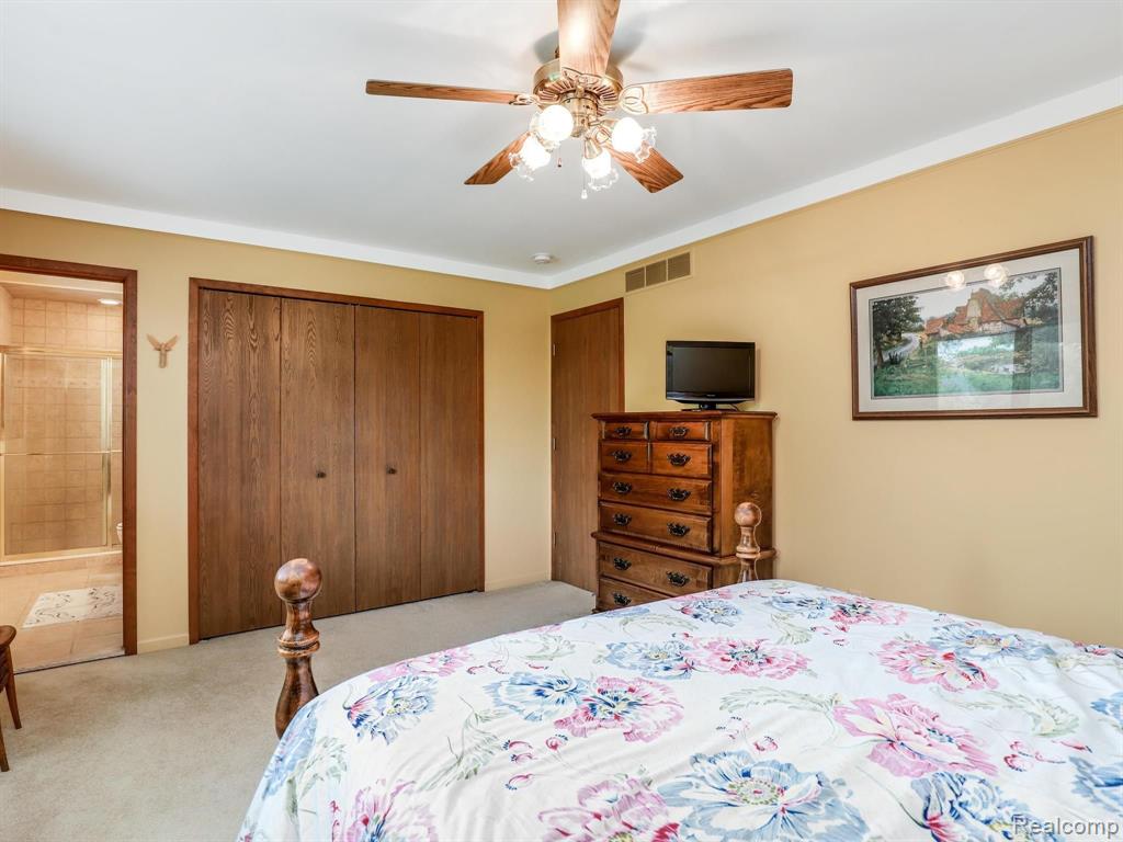 643 Shelley Drive Rochester Hills, MI 48307 - Photo 32 of 46
