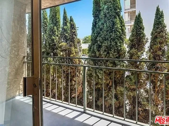 $2,699 | 1112 North Olive Drive, Unit F, West Hollywood, CA 90069