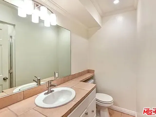 $2,699 | 1112 North Olive Drive, Unit F, West Hollywood, CA 90069