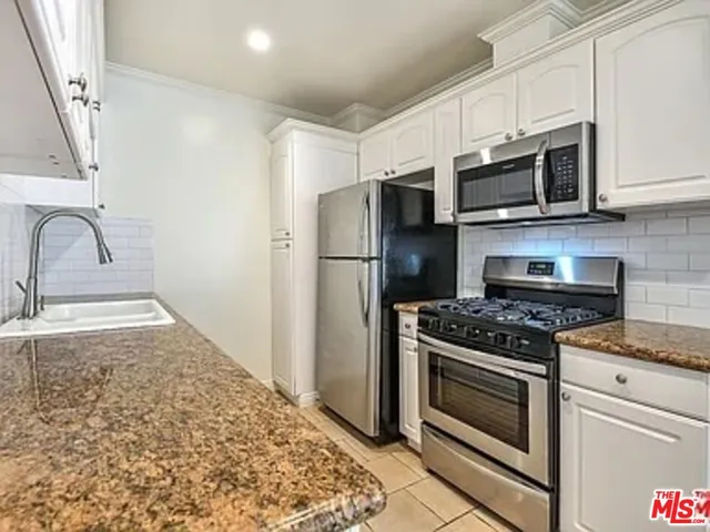 $2,699 | 1112 North Olive Drive, Unit F, West Hollywood, CA 90069