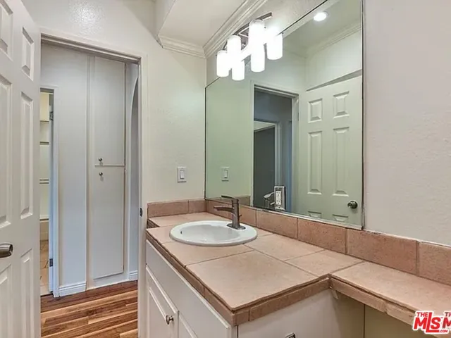 $2,699 | 1112 North Olive Drive, Unit F, West Hollywood, CA 90069