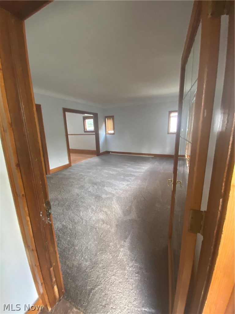 899 Clarence Road Cleveland Heights, OH 44121 - Photo 3 of 24 Living Room