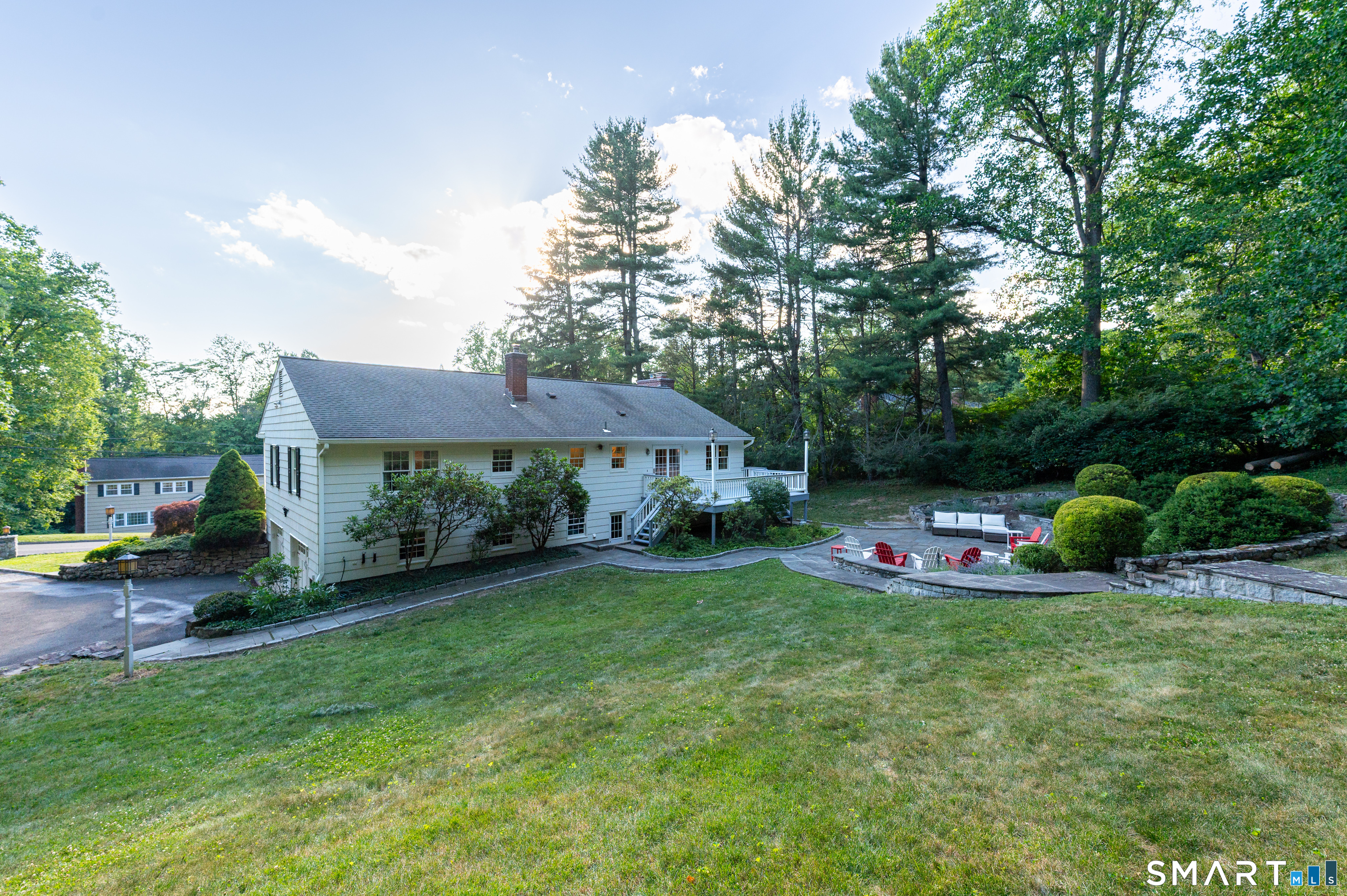 89 Eastover Road Stamford, CT 06905 - Photo 18 of 36