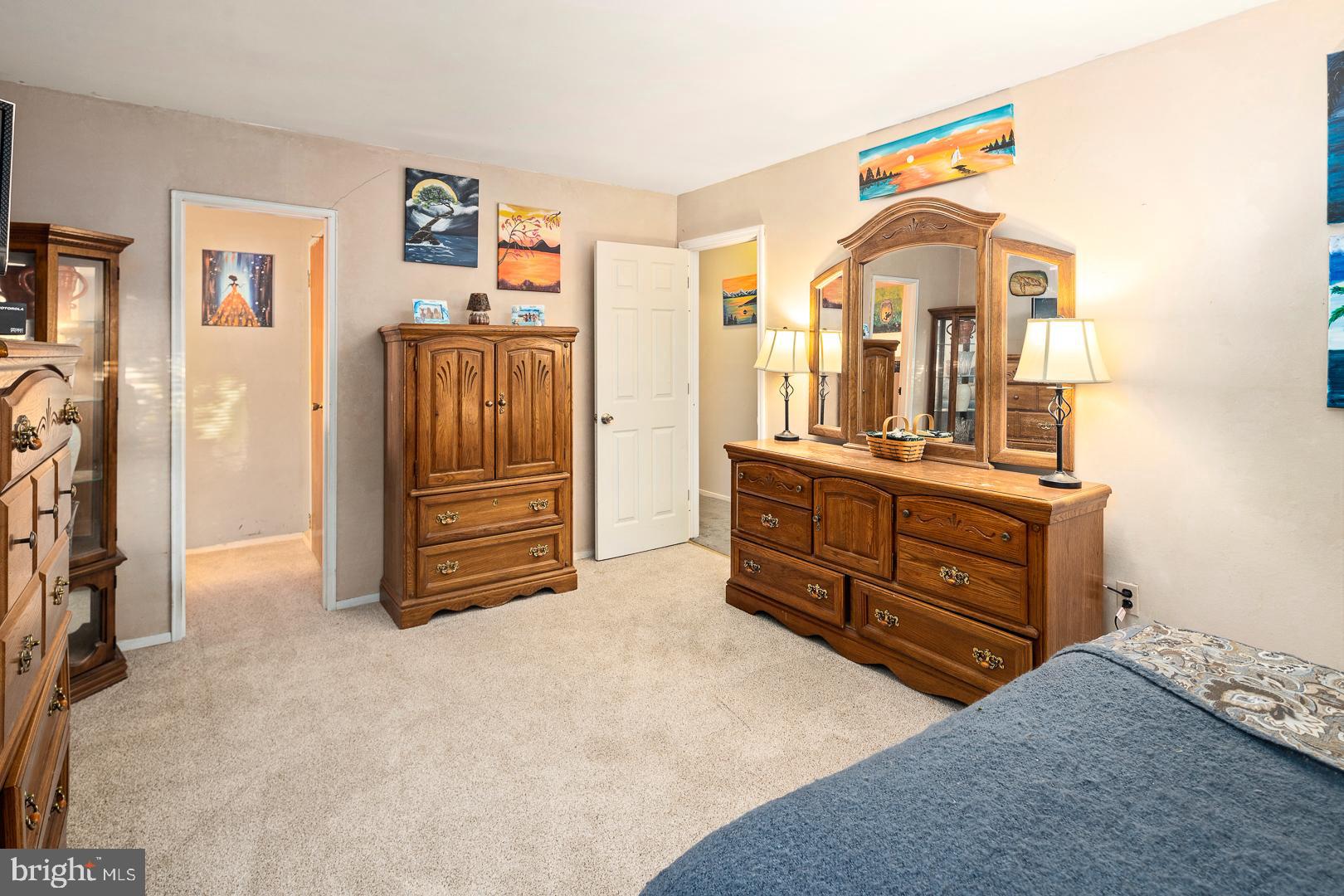 10 Bayberry Road Ewing, NJ 08618 - Photo 16 of 29 Master bedroom with adjoining full bath.