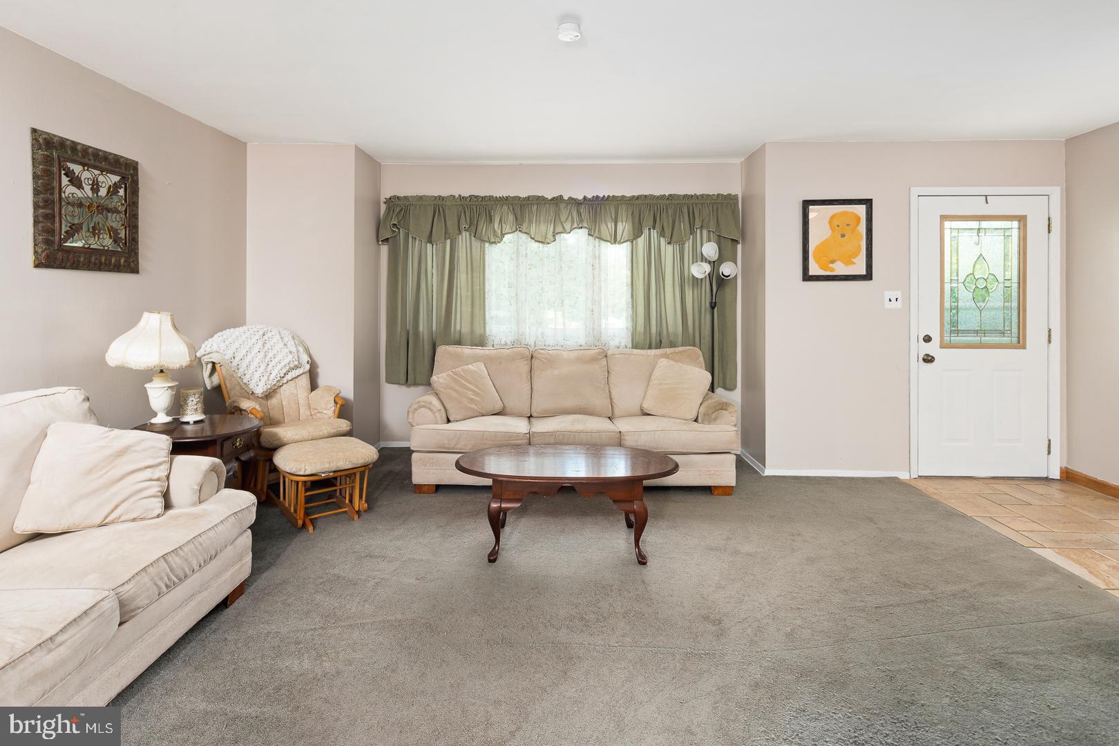 10 Bayberry Road Ewing, NJ 08618 - Photo 3 of 29 Nicely sized living room.