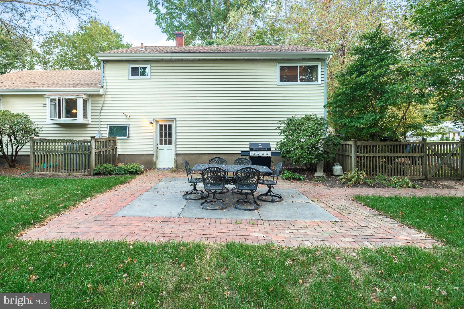 10 Bayberry Road Ewing, NJ 08618 - Photo 25 of 29 Enjoy outdoor dining and yard games.