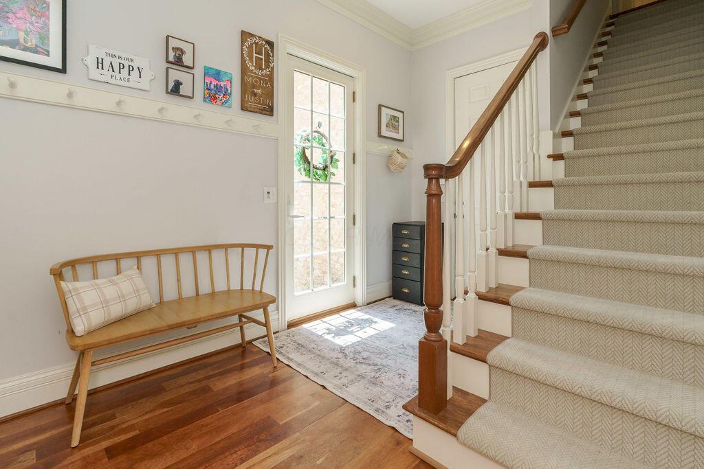 8382 Deep Run Powell, OH 43065 - Photo 28 of 92 Stairwell