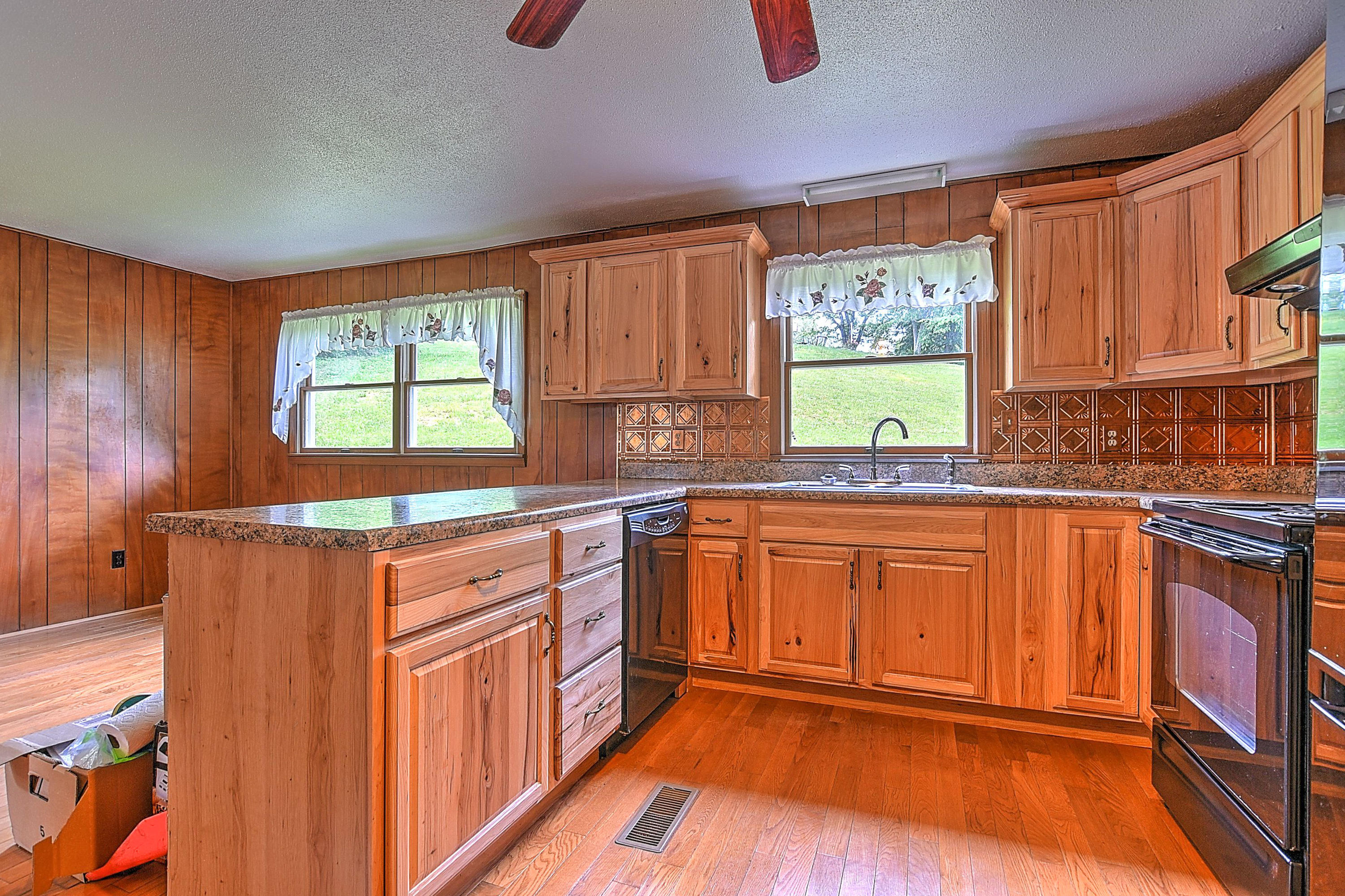 113 Keith Road Bristol, TN 37620 - Photo 13 of 34 113 Keith-7