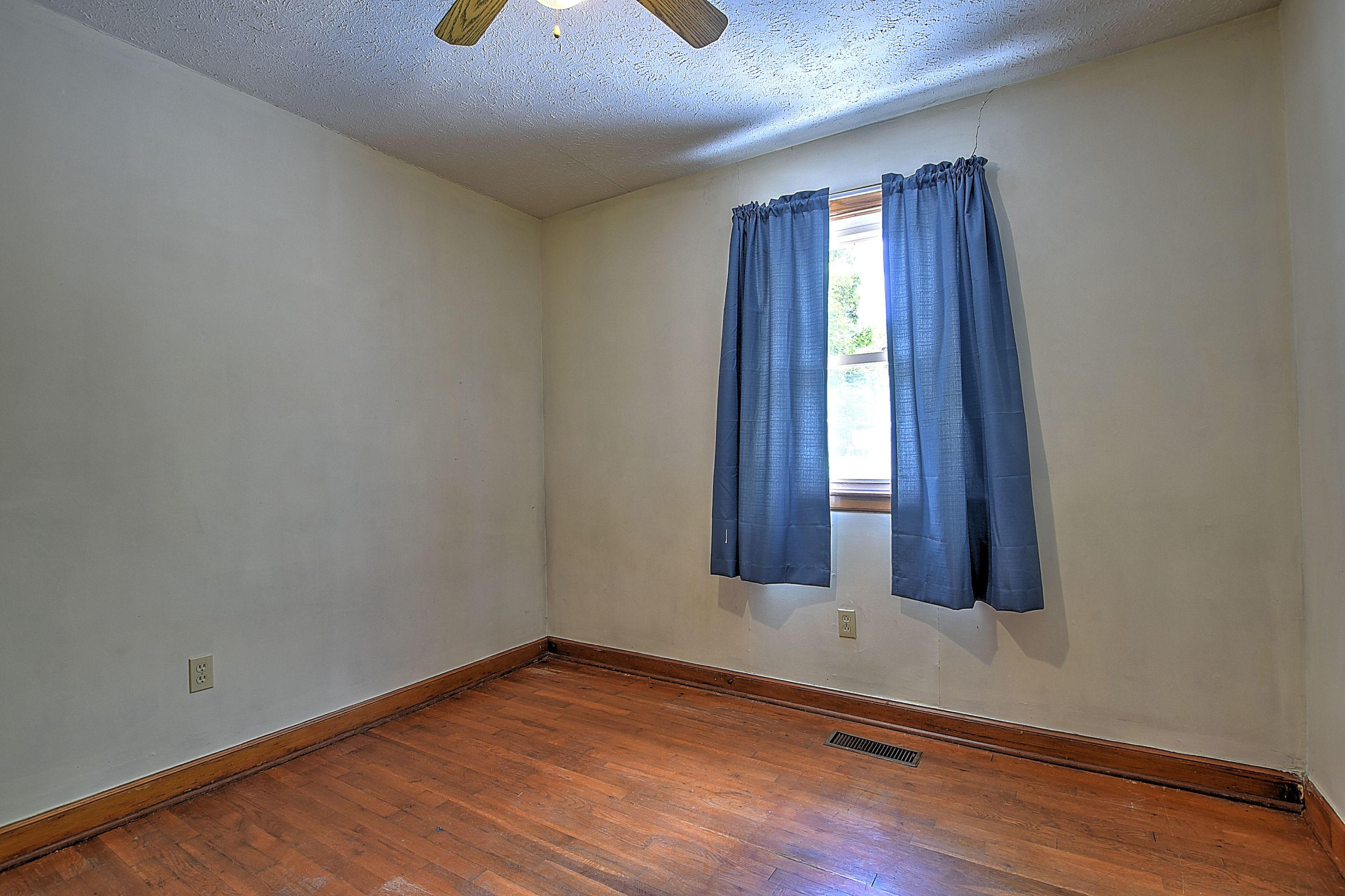113 Keith Road Bristol, TN 37620 - Photo 23 of 34 113 Keith-17
