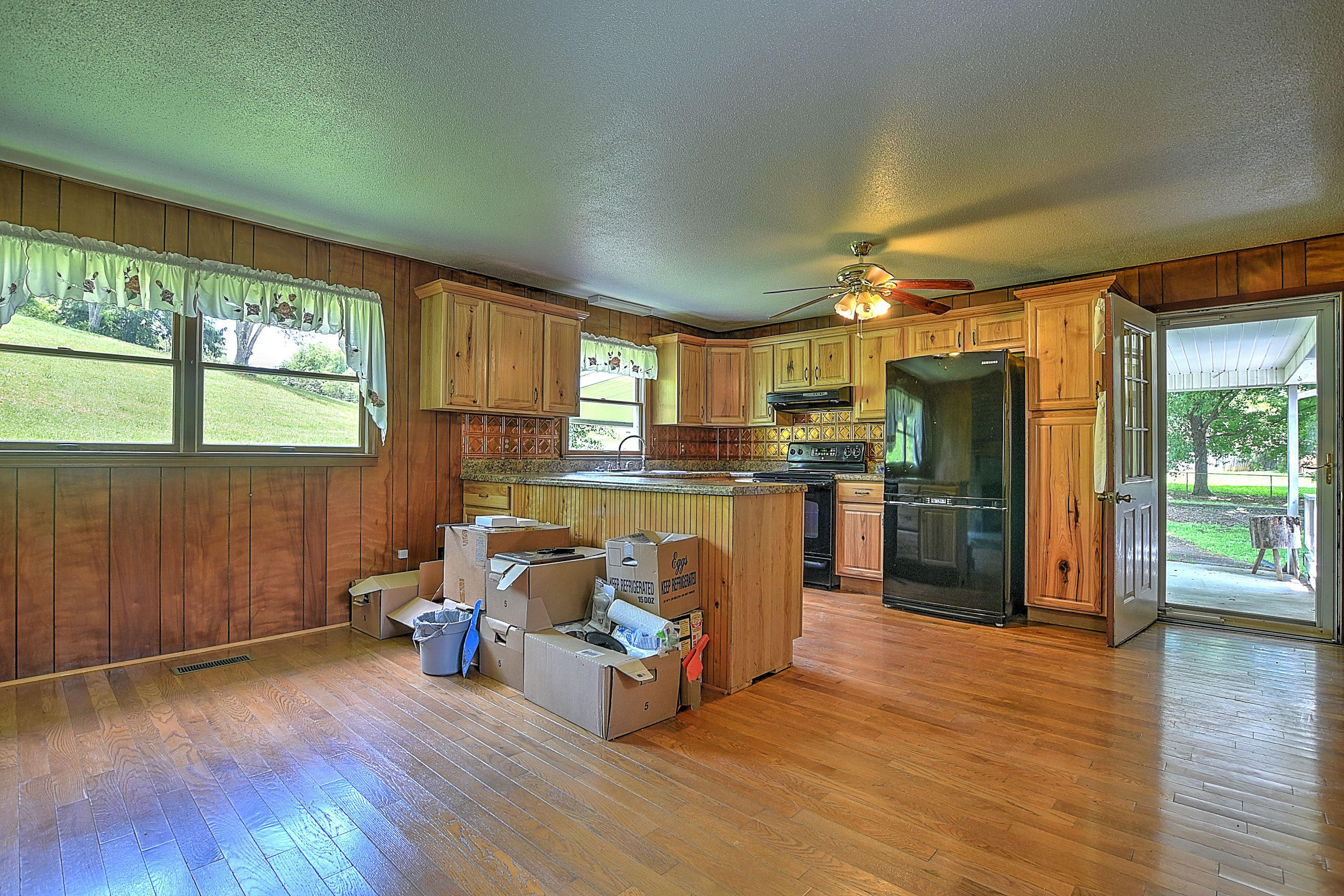 113 Keith Road Bristol, TN 37620 - Photo 9 of 34 113 Keith-3