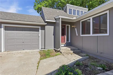 $195,000 | 1032 Northwest 70th Court, Kansas City, MO 64118