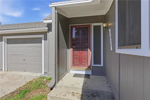 $195,000 | 1032 Northwest 70th Court, Kansas City, MO 64118