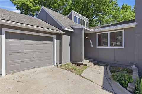 $195,000 | 1032 Northwest 70th Court, Kansas City, MO 64118