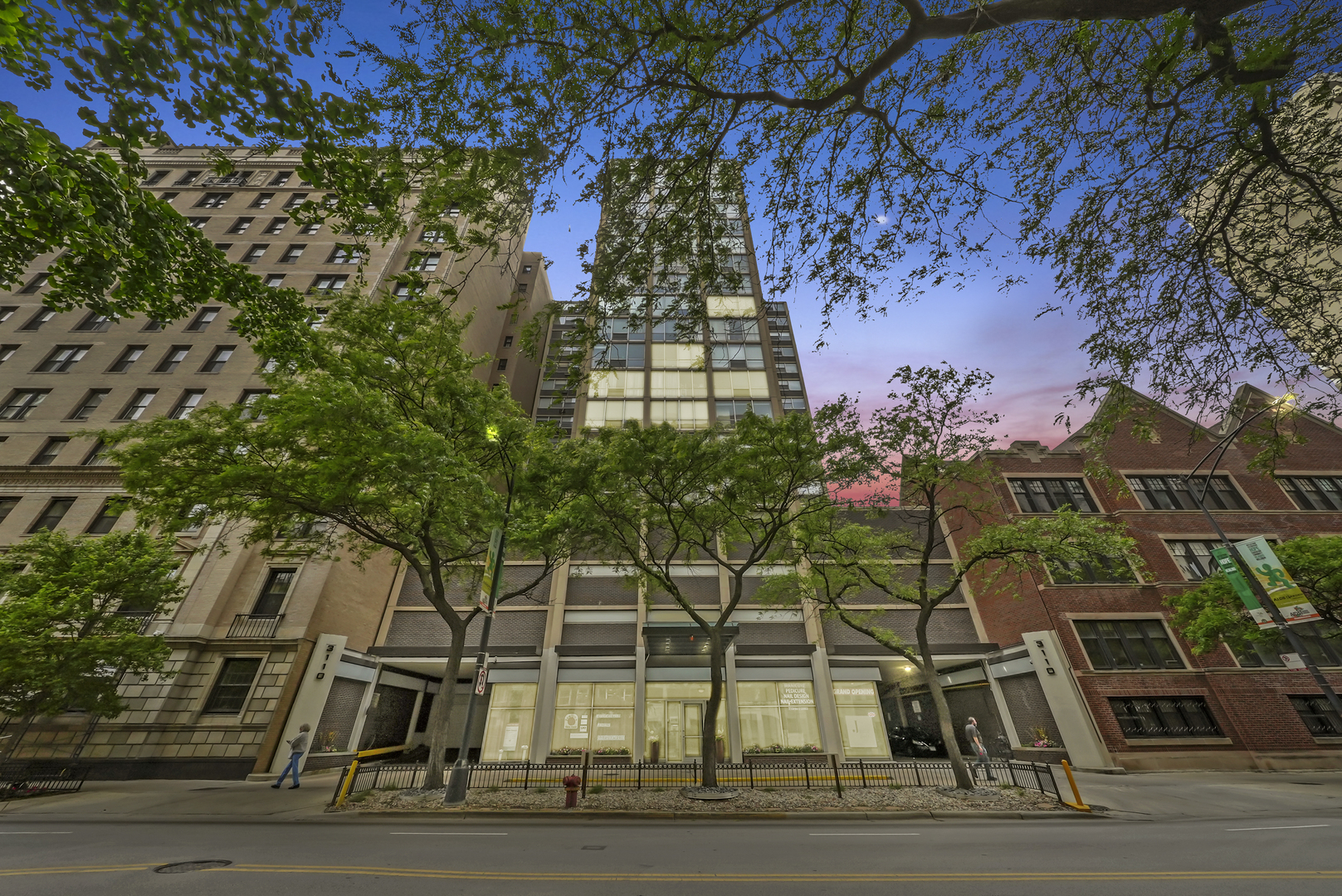 3110 North Sheridan Road, Unit 1207 Chicago, IL 60657 - Photo 4 of 32 front view of a house
