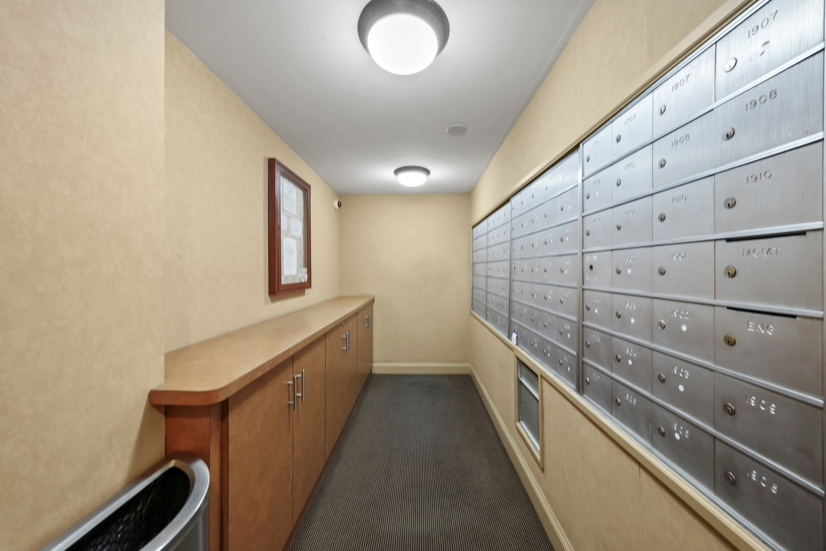 3110 North Sheridan Road, Unit 1207 Chicago, IL 60657 - Photo 8 of 32 a bathroom with a double vanity sink and mirror