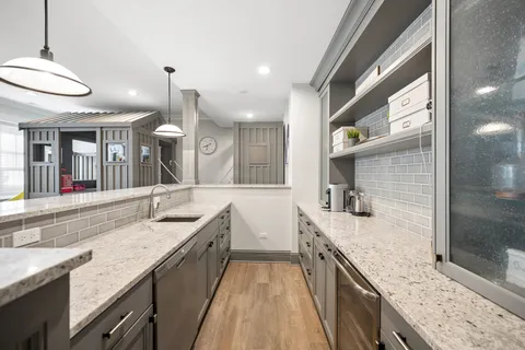 $1,985,000 | 909 Glenwood Lane, Glenview, IL 60025