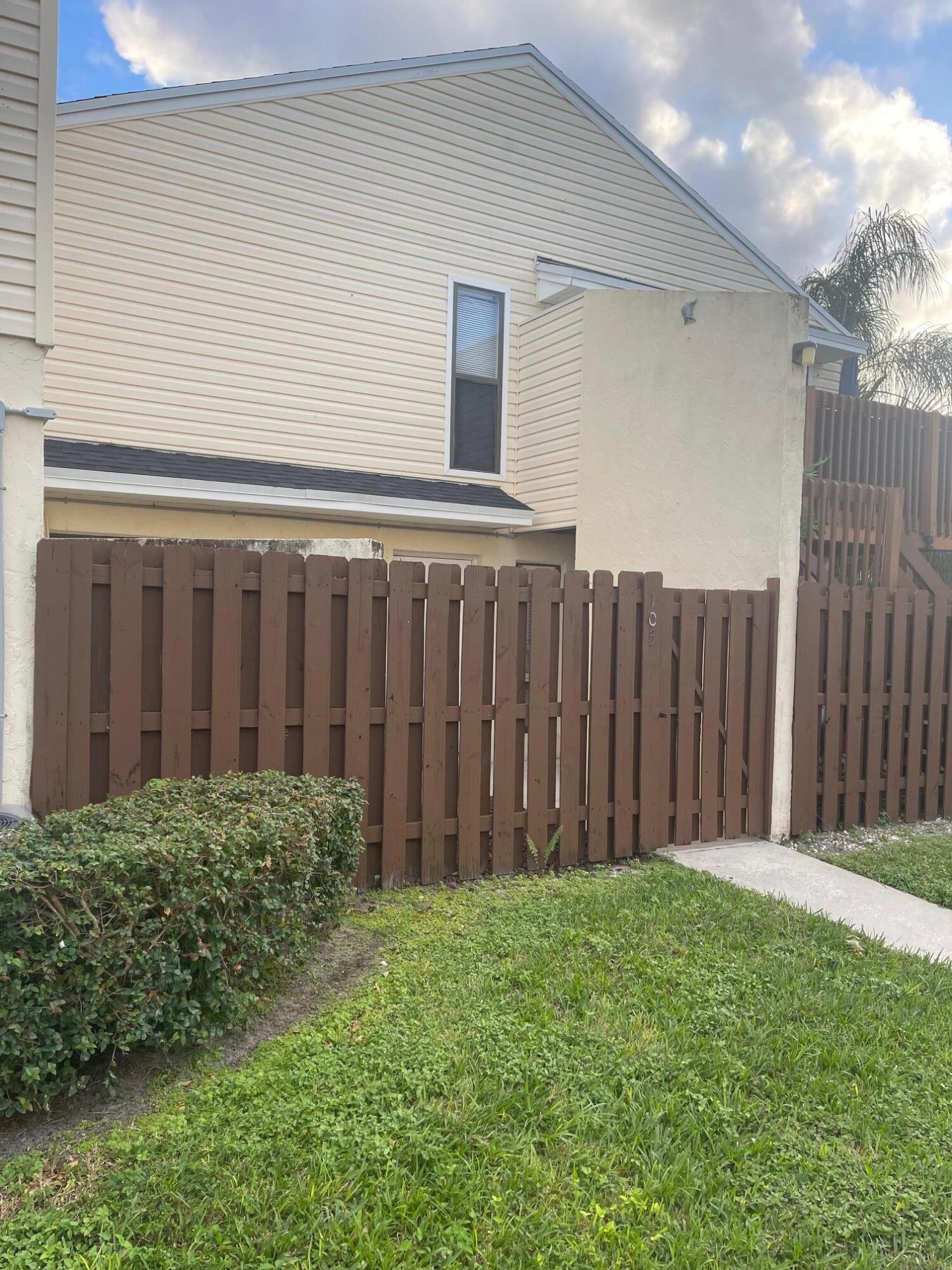 641 Executive Center Drive, Unit P105 West Palm Beach, FL 33401 - Photo 2 of 21 a view of a backyard
