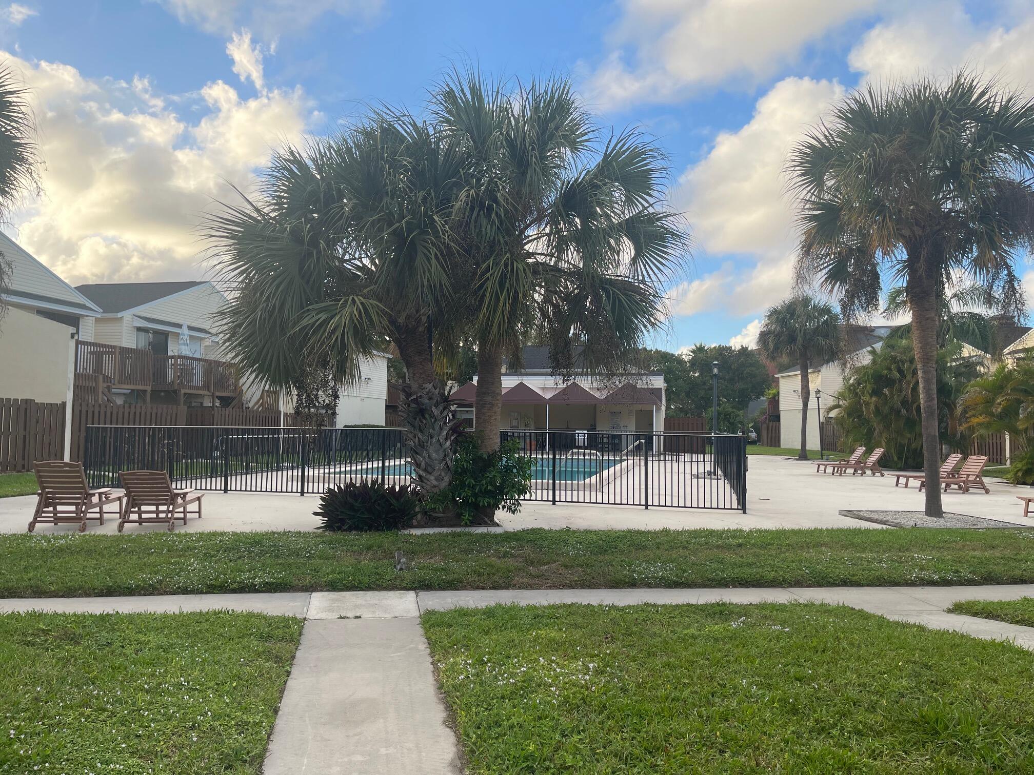 641 Executive Center Drive, Unit P105 West Palm Beach, FL 33401 - Photo 20 of 21 a view of a park