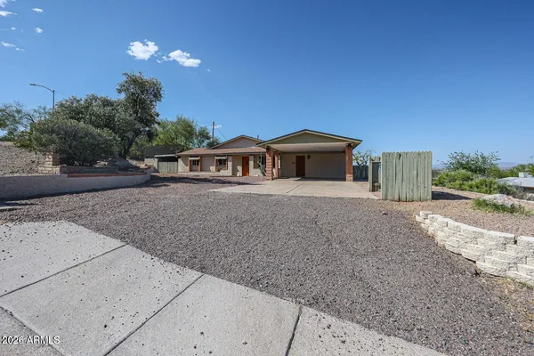 $2,300 | 1740 East Camino Del Santo, Phoenix, AZ 85022