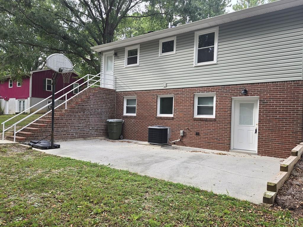 1409 High Street Farmville, VA 23901 - Photo 14 of 16 a backyard of a house with yard and brick wall