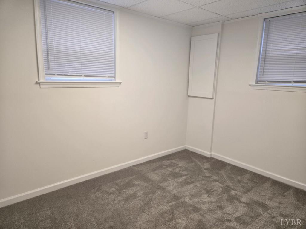 1409 High Street Farmville, VA 23901 - Photo 8 of 16 an empty room with a window