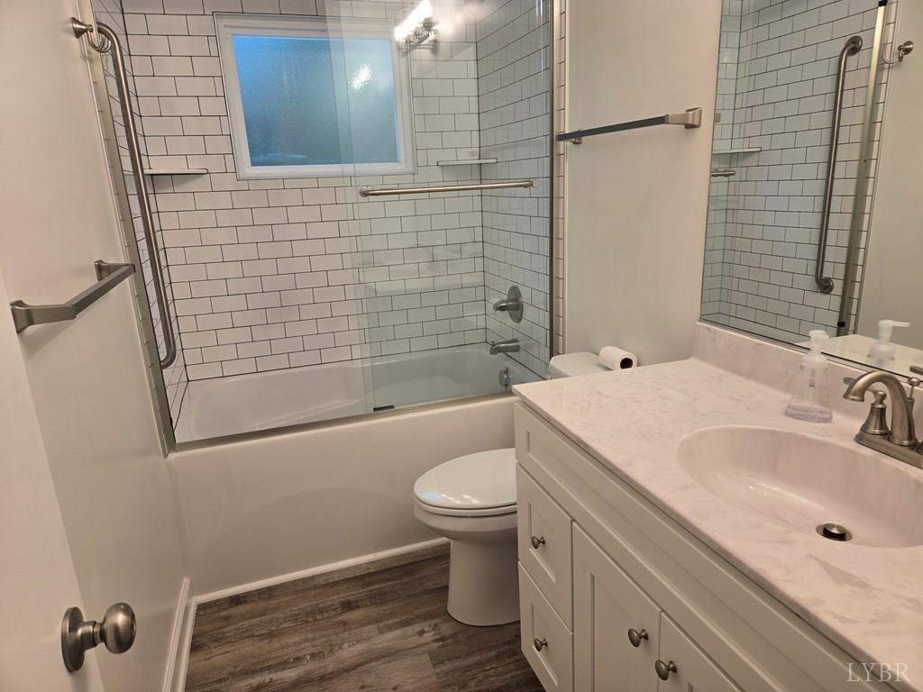 1409 High Street Farmville, VA 23901 - Photo 9 of 16 a bathroom with a sink toilet and shower