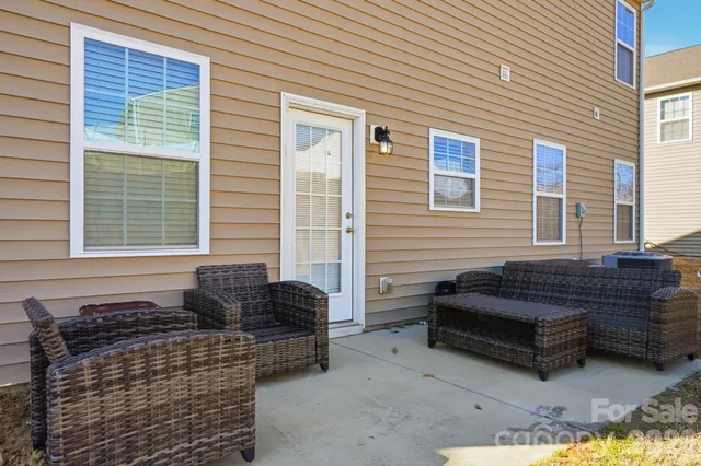 $450,000 | 10630 Bradstreet Commons Way, Charlotte, NC 28215