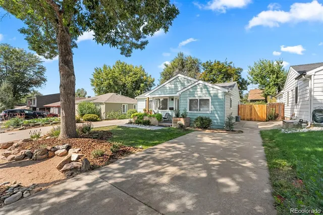 a view of house with outdoor entertaining spaces