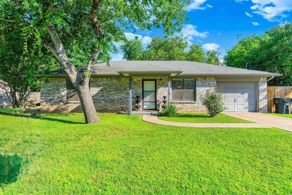 $214,900 | 206 Lovelady Street, Cleburne, TX 76033