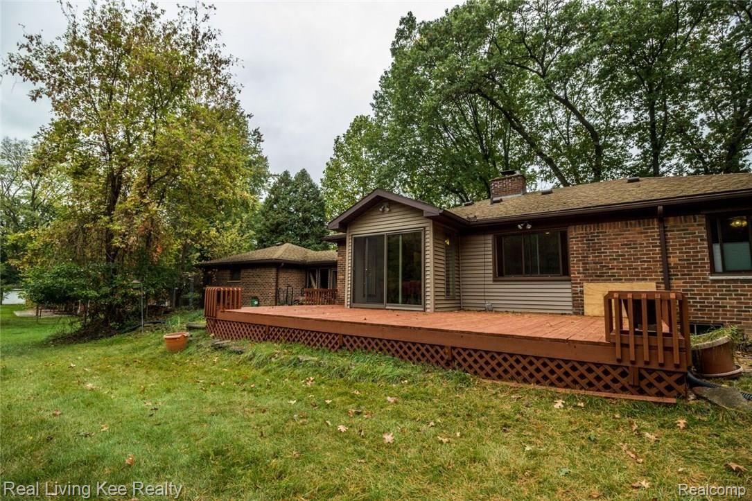 23940 Berg Road Southfield, MI 48033 - Photo 41 of 46 Exteriors-10_preview.jpeg