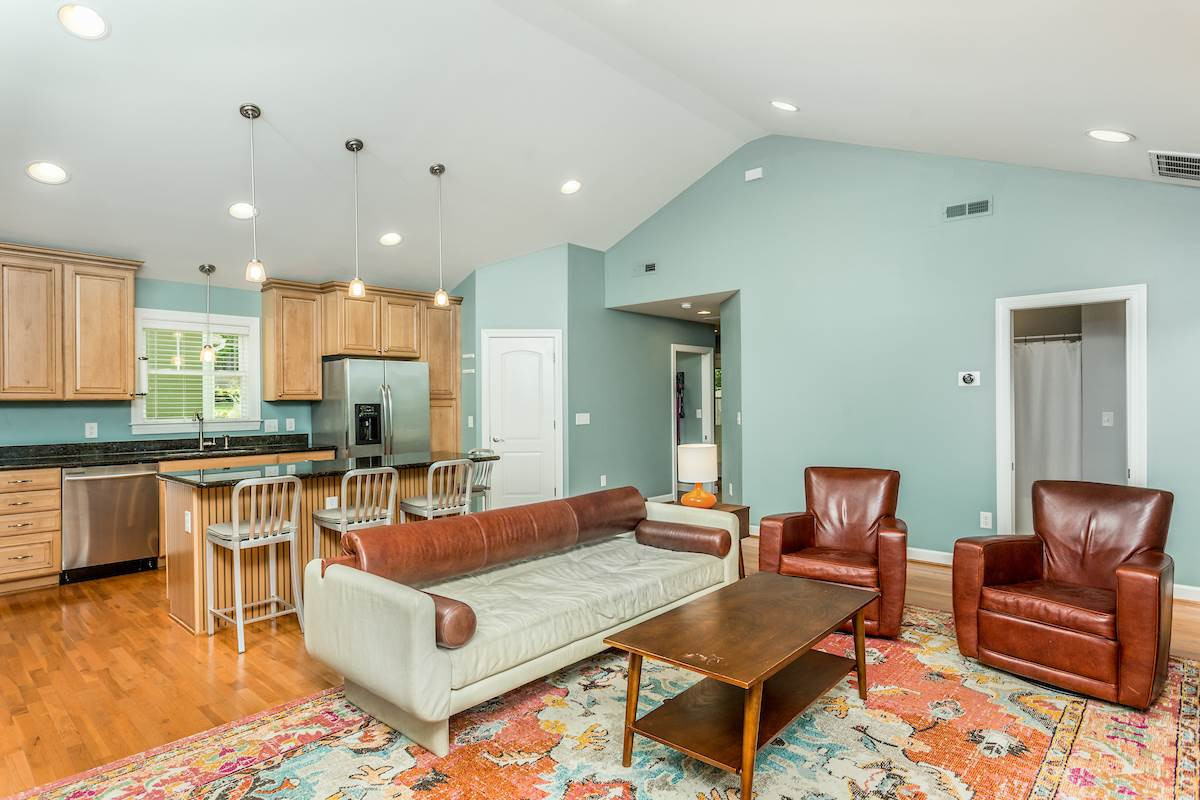 618 Glascock Street Raleigh, NC 27604 - Photo 10 of 29 Cathedral Ceilings