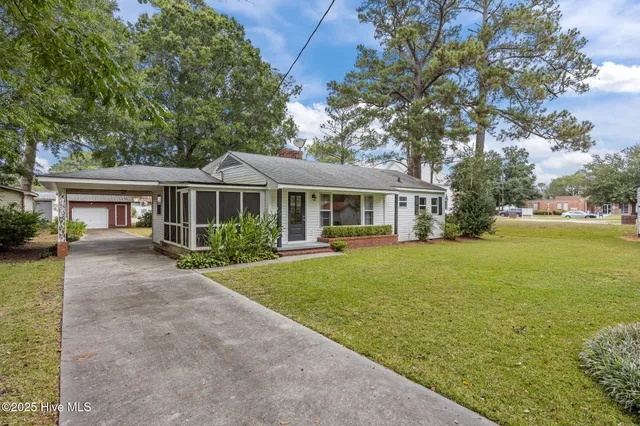 $245,000 | 105 Lakeview Drive, Trenton, NC 28585