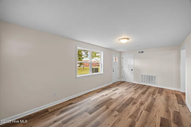 $245,000 | 105 Lakeview Drive, Trenton, NC 28585