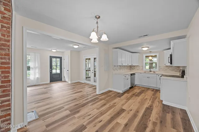 $245,000 | 105 Lakeview Drive, Trenton, NC 28585