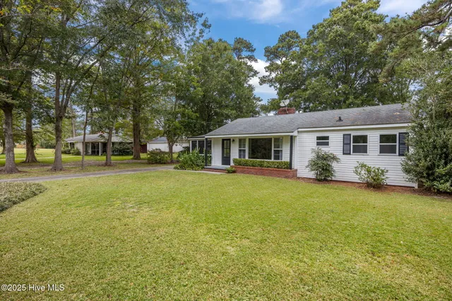 $245,000 | 105 Lakeview Drive, Trenton, NC 28585