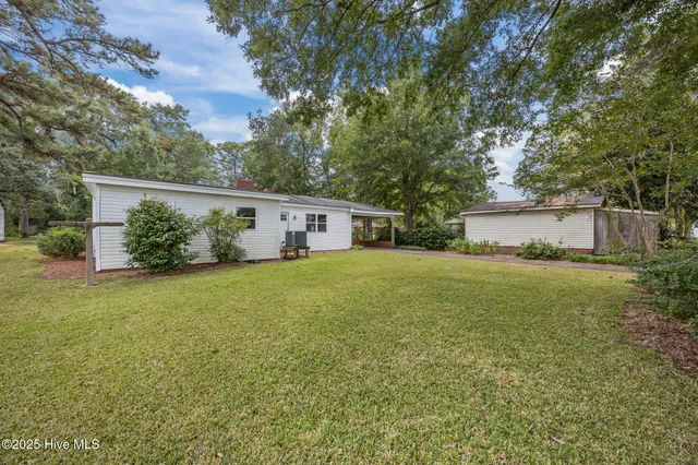 $245,000 | 105 Lakeview Drive, Trenton, NC 28585