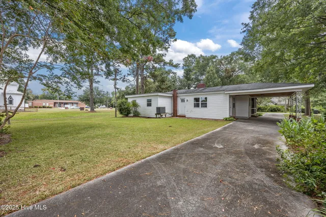 $245,000 | 105 Lakeview Drive, Trenton, NC 28585