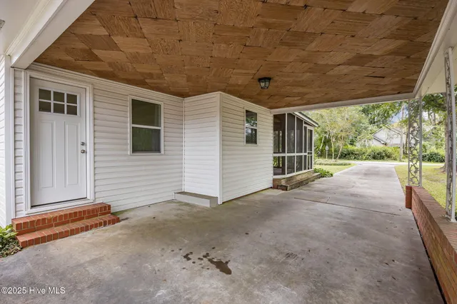 $245,000 | 105 Lakeview Drive, Trenton, NC 28585