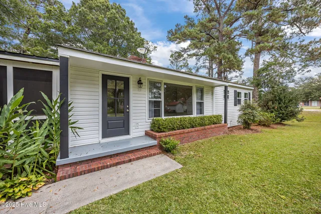 $245,000 | 105 Lakeview Drive, Trenton, NC 28585